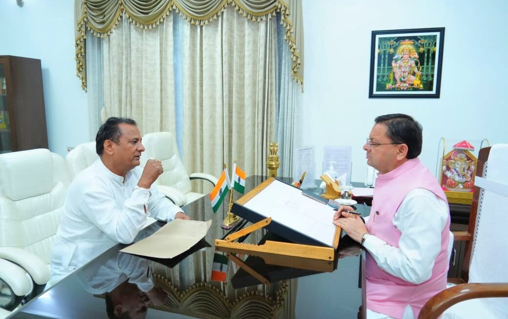 जो खुले ब्लॉक बांगर क्षेत्र आपदा, बैंक शाखा और सड़क समस्याओं को लेकर मुख्यमंत्री  पुष्कर सिंह धामी जी से हुई भेंट