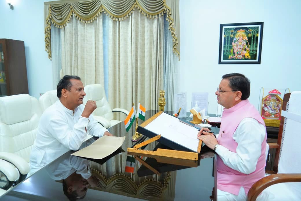 जो खुले ब्लॉक बांगर क्षेत्र आपदा, बैंक शाखा और सड़क समस्याओं को लेकर मुख्यमंत्री  पुष्कर सिंह धामी जी से हुई भेंट