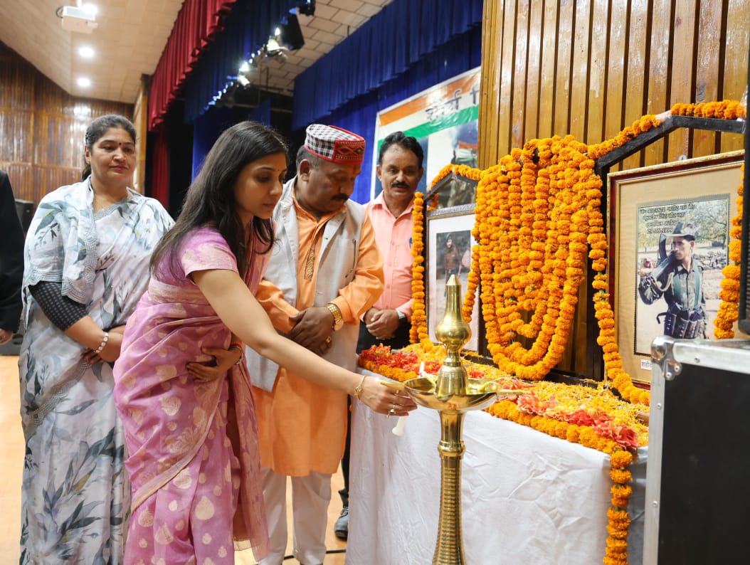 शहीद हमारे प्रेरणास्रोत: जिलाधिकारी