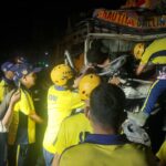 ऋषिकेश में भीषण सड़क हादसा: ट्रक और ट्रोले की टक्कर के बाद लगी आग, दो चालकों की मौत, एक घायल को SDRF ने बचाया