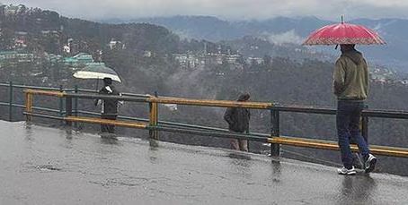 उत्तराखंड के सभी ज़िलों में भारी बारिश का रेड अलर्ट, केदारनाथ यात्रा रोकी गई