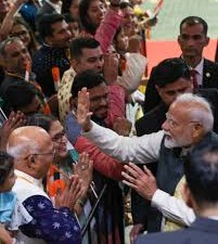 ब्राजील पहुंचे प्रधानमंत्री मोदी, ब्रिक्स सम्मेलन में लेंगे हिस्सा; भारतीय समुदाय ने किया भव्य स्वागत