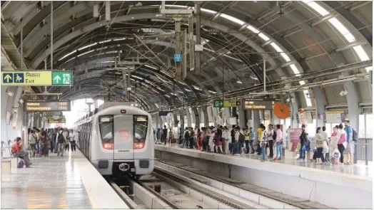 मेट्रो किराया बढ़ोतरी से यात्रियों का गुस्सा, सोशल मीडिया पर मीम्स की बाढ़