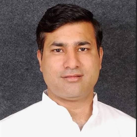 महंगी फल-सब्जी से आम जनता का हुआ बुरा हाल,बरसात का बहाना बनाकर दुगने- चोगुने दामो पर बेच रहे फल सब्जी