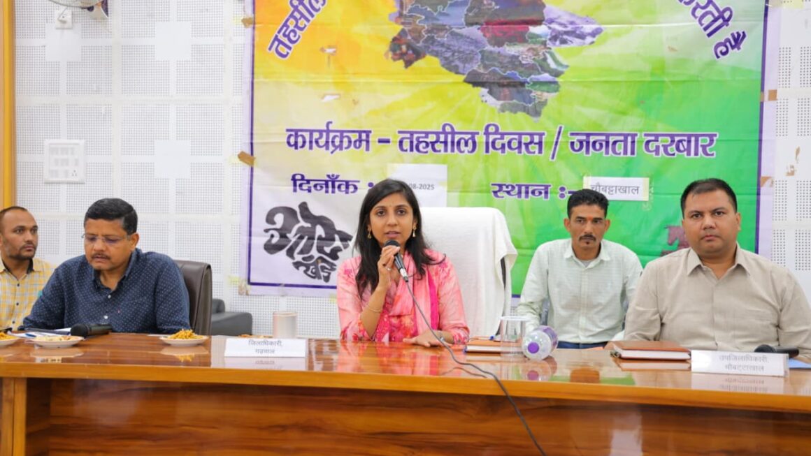 जिलाधिकारी की विशेष पहल पर तहसील दिवस पर लगाए गए विभागीय स्टॉल, 122 लाभान्वित