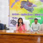 जिलाधिकारी की विशेष पहल पर तहसील दिवस पर लगाए गए विभागीय स्टॉल, 122 लाभान्वित