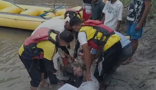 उधमसिंहनगर के रुद्रपुर क्षेत्रांतर्गत 17 मील चौकी के पास हल्दी नहर से SDRF ने बरामद किया एक महिला का शव।