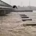 दिल्ली में फिर मंडरा रहा बाढ़ का खतरा, यमुना का जलस्तर चेतावनी निशान के पार