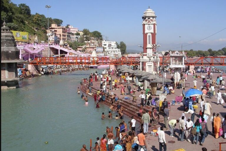 हरकी पैड़ी पर फिर बहने लगी गंगा, 17 दिन बाद श्रद्धालुओं को मिला स्नान का पानी