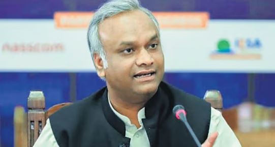 कर्नाटक में आरएसएस की गतिविधियों को लेकर बढ़ा विवाद, सरकारी कर्मचारियों की भागीदारी पर भी सवाल