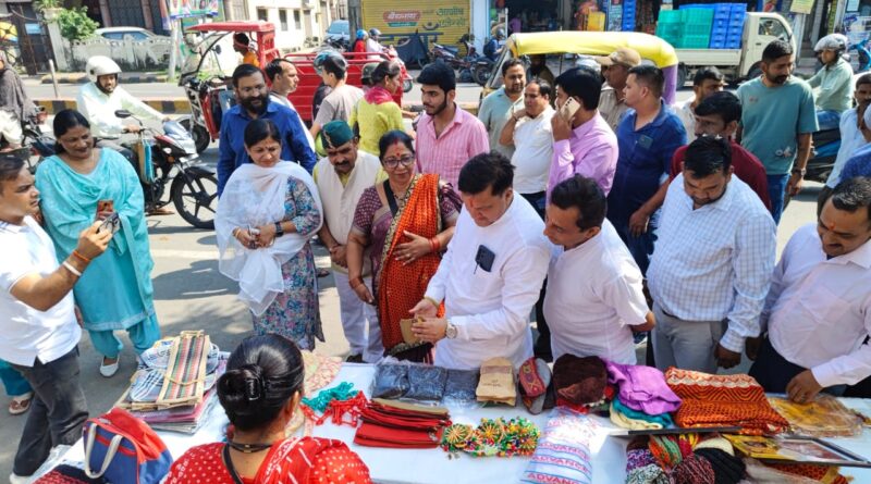 हल्द्वानी में स्वदेशी दीपावली मेले का शुभारंभ, महापौर ने किया उद्घाटन