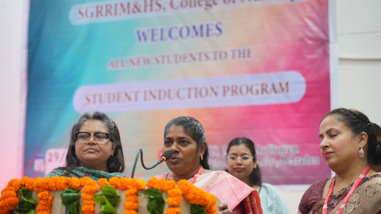 श्री गुरु राम राय यूनिवर्सिटी काॅलेज ऑफ नर्सिंग में नव प्रवेशी विद्यार्थियों का जोरदार स्वागत