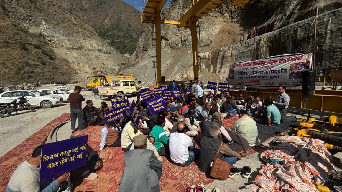 लखवाड़ बांध प्रभावितों का धरना सातवें दिन भी जारी, 22 सूत्रीय मांगों पर अड़े काश्तकार