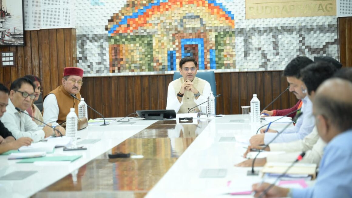 आगामी मानसून से पहले जिले में हो सभी कार्य पूरे- प्रभारी मंत्री बहुगुणा