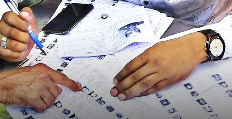 एसआईआर फॉर्म भरना हुआ आसान, ऑनलाइन और ऑफलाइन दोनों विकल्प उपलब्ध