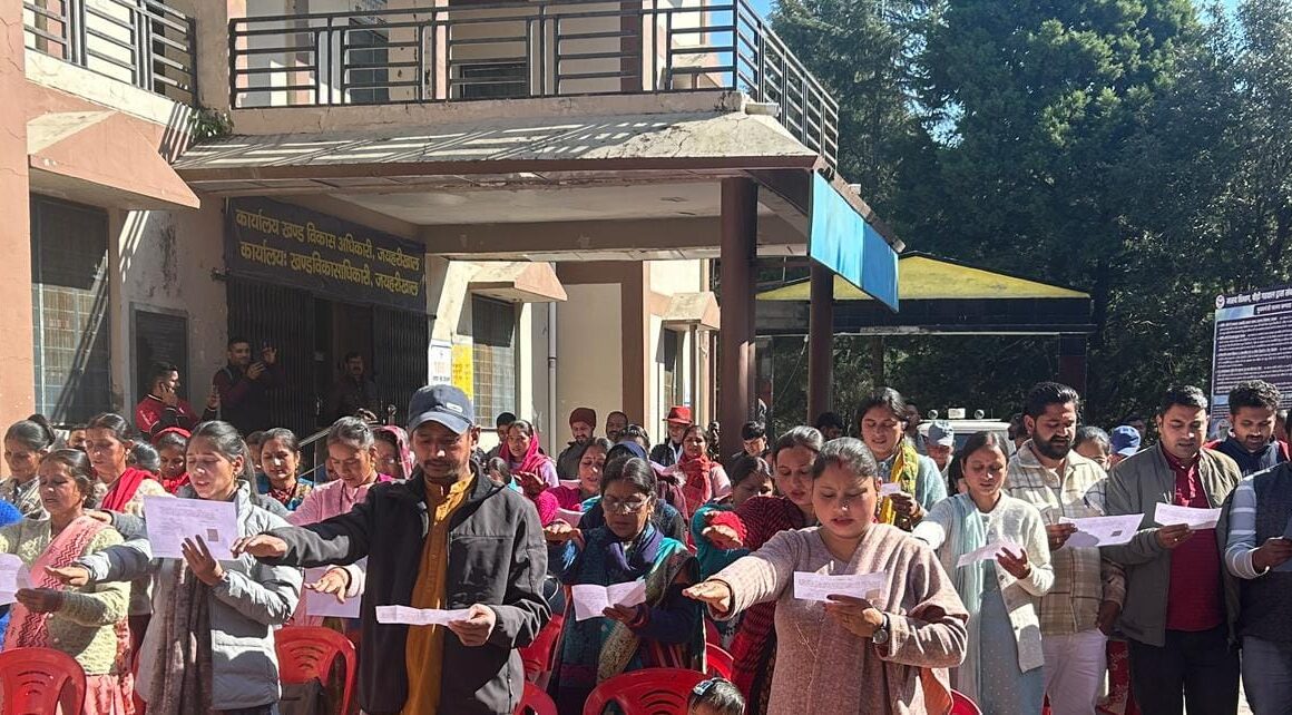 बहुउद्देशीय शिविर में लोगों को योजनाओं से किया लाभान्वित, 63 ग्राम प्रधानों को दिलायी शपथ