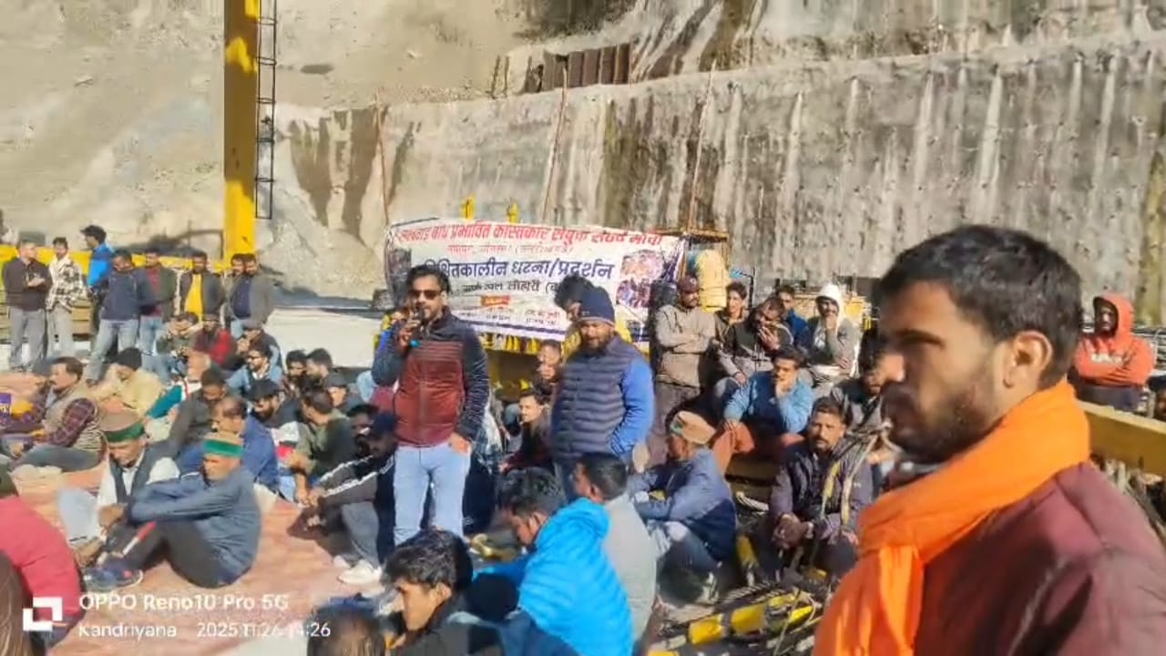 37 दिनों से जारी अधिकारों की लड़ाई शासन प्रशासन अभी भी चिरनिंद्रा में