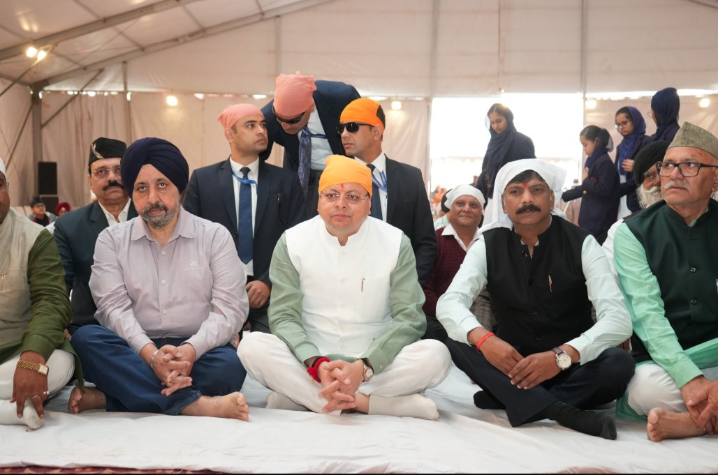 सीएम धामी ने गुरु नानक देव जी के प्रकाश पर्व पर गुरुद्वारा साहिब में टेका मत्था