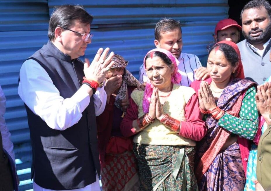इगास पर रुद्रप्रयाग पहुंचे सीएम धामी, आपदा प्रभावित परिवारों से की मुलाकात