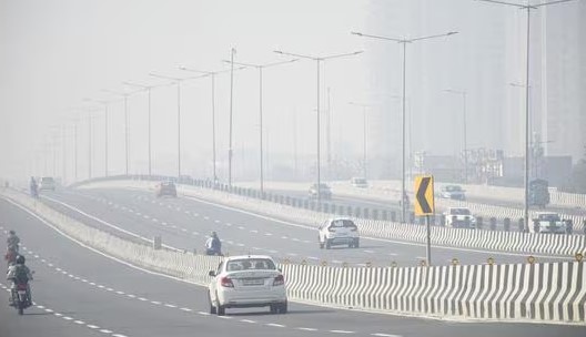 गाजियाबाद में हवा हुई और जहरीली, एक्यूआई 325 के साथ देश में तीसरे स्थान पर पहुंचा शहर
