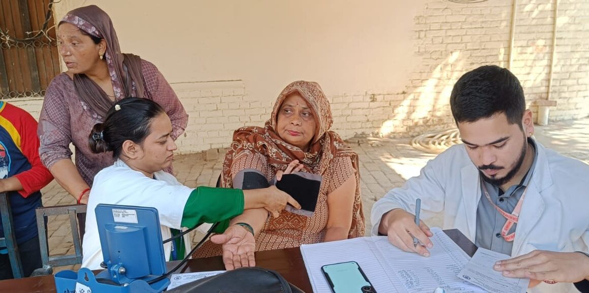 श्री महंत इन्दिरेश अस्पताल ने हरिद्वार में लगाया निःशुल्क शिविर