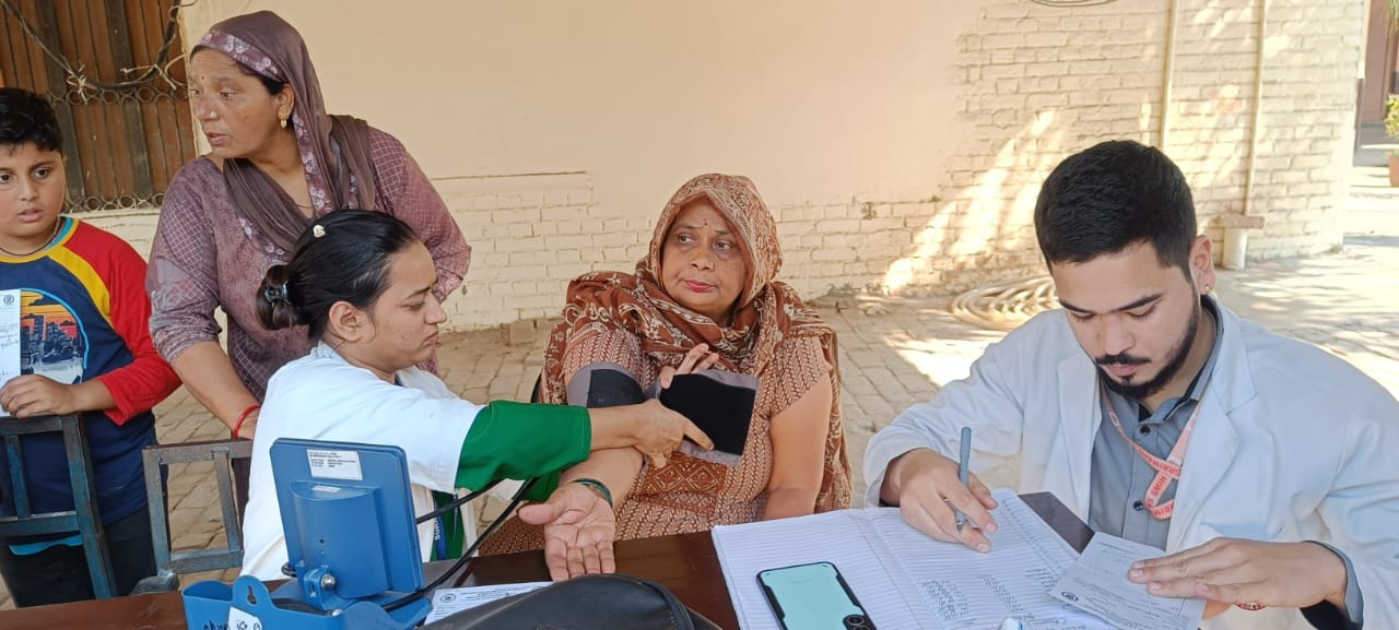 श्री महंत इन्दिरेश अस्पताल ने हरिद्वार में लगाया निःशुल्क शिविर