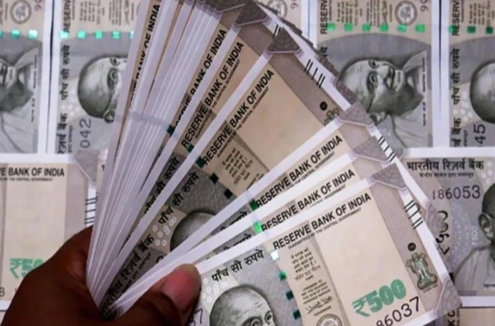 सदर तहसील में रिश्वत लेते रंगेहाथ पकड़ा गया लेखपाल, एंटी करप्शन टीम की बड़ी कार्रवाई