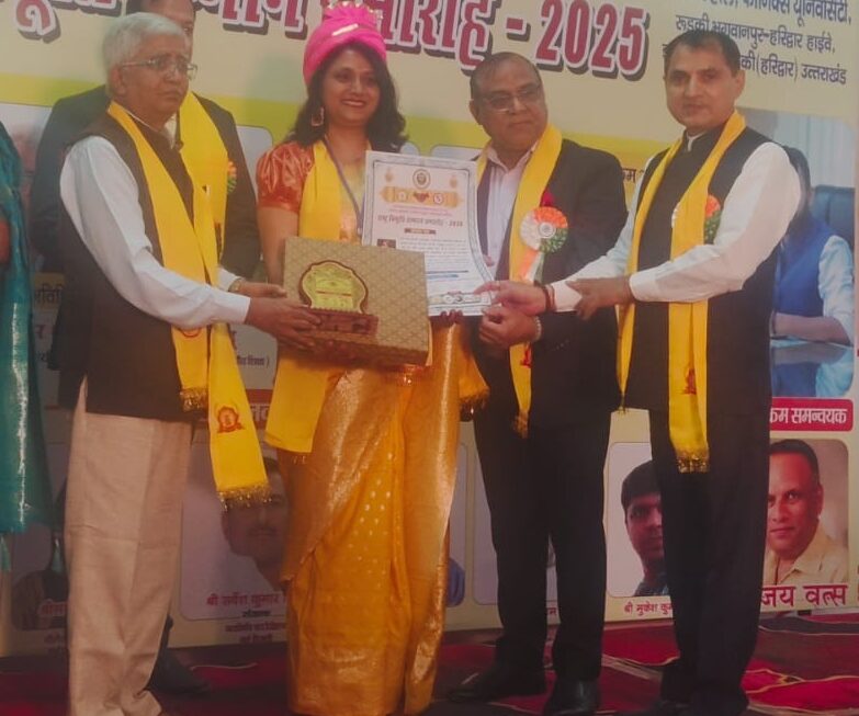 राष्ट्र विभूति सम्मान समारोह में सम्मानित हुई चमोली की डॉ संगीता बिष्ट ” कौमुदी”