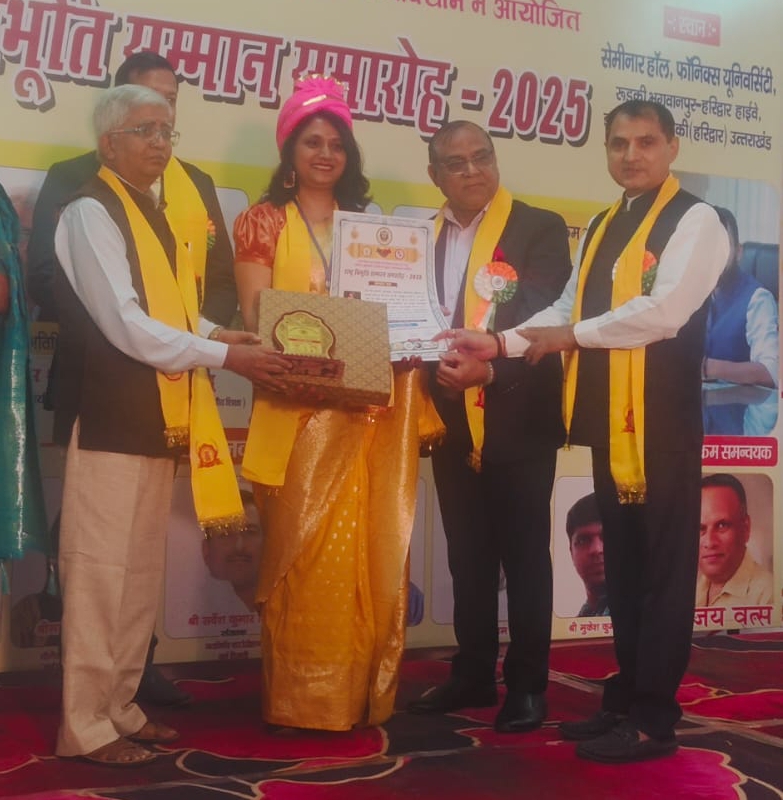 राष्ट्र विभूति सम्मान समारोह में सम्मानित हुई चमोली की डॉ संगीता बिष्ट ” कौमुदी”