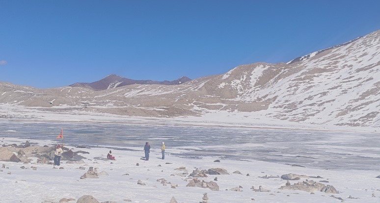 देवताल झील की ओर बढ़ा पर्यटकों का रुझान, ऑनलाइन पंजीकरण और समय पर बर्फबारी बनी आकर्षण का केंद्र