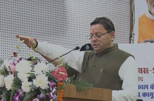 राष्ट्रीय विधि दिवस पर मुख्यमंत्री धामी ने दिलवाई संविधान की शपथ, न्याय व्यवस्था को सुदृढ़ करने का आश्वासन