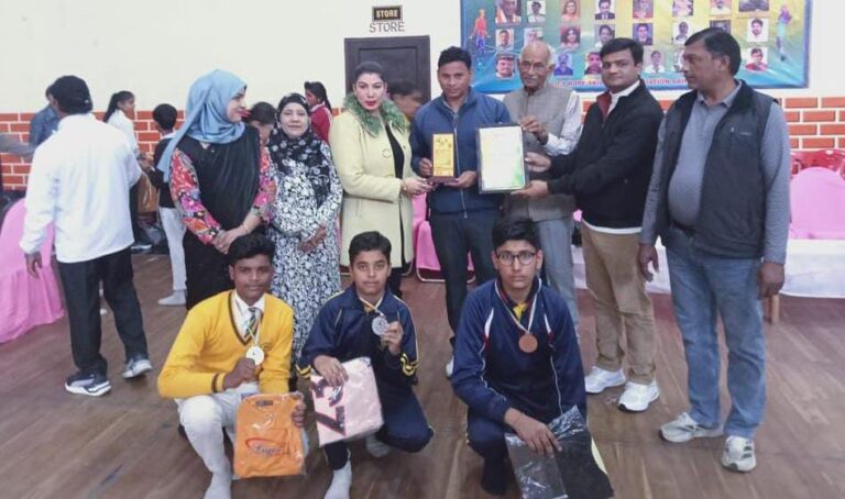 तेजस इंटरनेशनल स्कूल के छात्रों ने दिखाई प्रतिभा, जीते तीन पदक