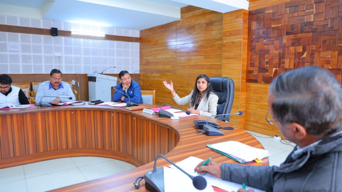 जिलाधिकारी द्वारा कोटद्वार बेस अस्पताल की व्यवस्थाओं की हुई विस्तृत समीक्षा