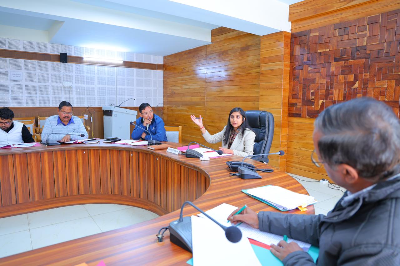 जिलाधिकारी द्वारा कोटद्वार बेस अस्पताल की व्यवस्थाओं की हुई विस्तृत समीक्षा