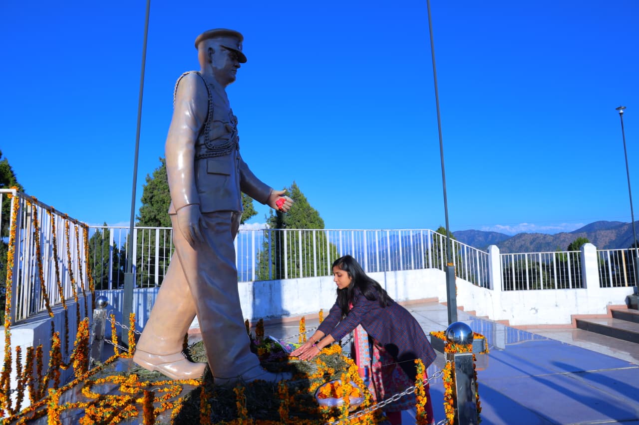 जिलाधिकारी ने पूर्व सीडीएस शहीद जनरल विपिन रावत को दी भावपूर्ण श्रद्धांजलि