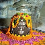 टपकेश्वर मंदिर में लौटी आस्था की शांति, शिवलिंग पर पुनः स्थापित हुआ चांदी का नाग