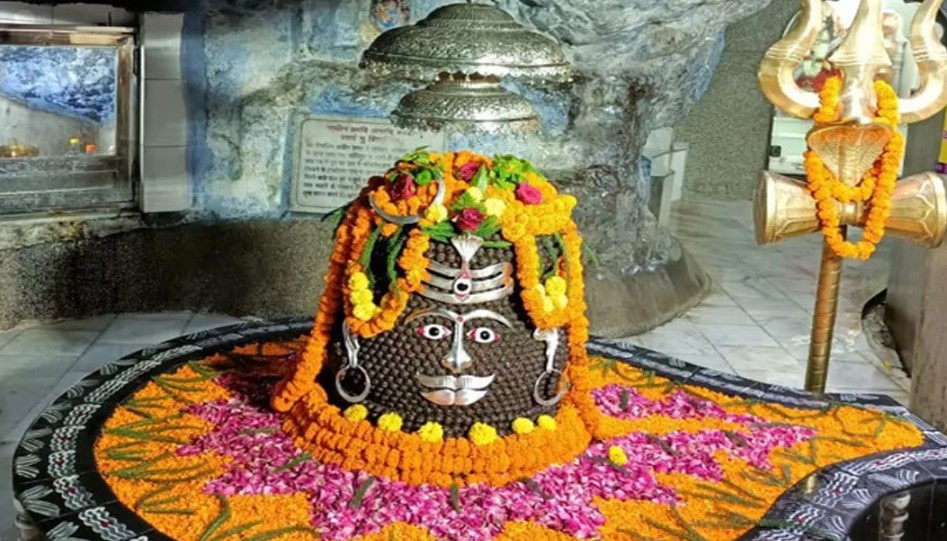 टपकेश्वर मंदिर में लौटी आस्था की शांति, शिवलिंग पर पुनः स्थापित हुआ चांदी का नाग