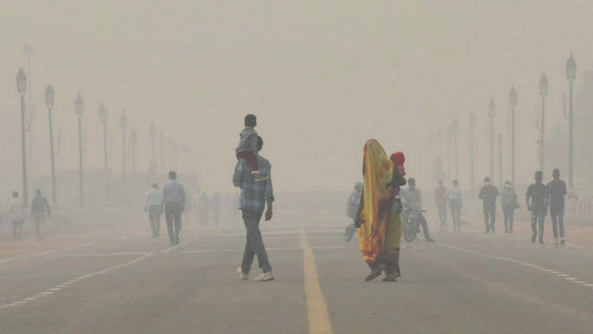दिल्ली की हवा साल की सबसे खराब स्थिति में, AQI 462, आधे स्टाफ के साथ चलेंगे दफ्तर