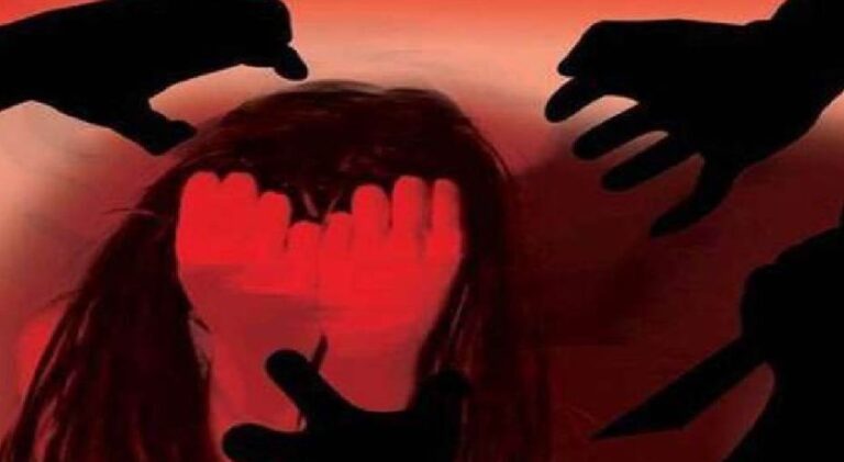 मां से कहासुनी के बाद निकली युवती बनी हैवानियत का शिकार, दो आरोपी गिरफ्तार