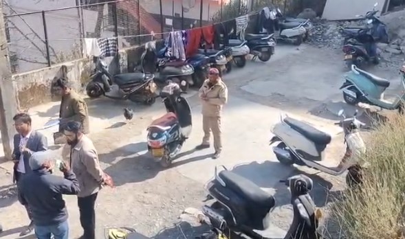 मसूरी में प्रशासन की बड़ी कार्रवाई, अवैध पार्किंग और अनधिकृत स्कूटी–टैक्सी संचालकों पर कसा शिकंजा