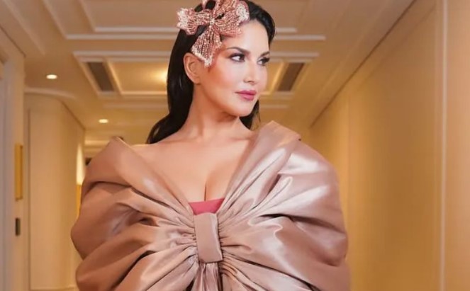 साधु-संतों के विरोध के बाद सनी लियोनी का मथुरा कार्यक्रम रद्द