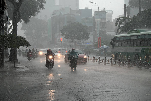 ठंड के बीच बदलेगा मौसम, कई राज्यों में बारिश और तेज हवाओं की चेतावनी