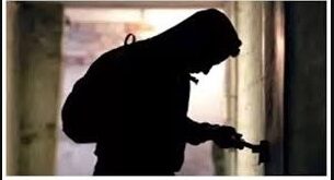 मुजफ्फरपुर में खिड़की तोड़कर घर में घुसे बदमाश, 15 लाख की चोरी से हड़कंप