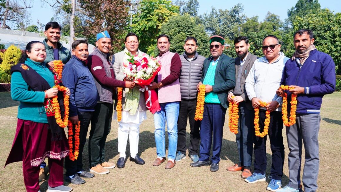 उपनल कर्मचारी संघ ने सीएम धामी से भेंट कर जताया आभार