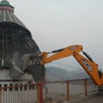 गोरखपुर रोड की मजार कमेटी ने स्वेच्छा से हटाया अवैध मजार, प्रशासन ने संभाली कानून व्यवस्था