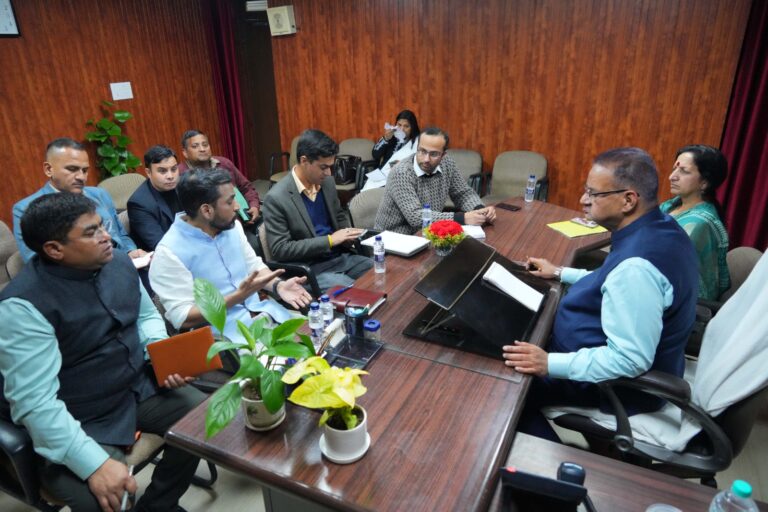 गणेश जोशी ने मसूरी के भिलाडू स्टेडियम निर्माण को लेकर की अहम बैठक