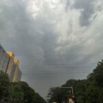 दिल्ली-एनसीआर में बदला मौसम का मिजाज, तेज हवाओं और बारिश का येलो अलर्ट