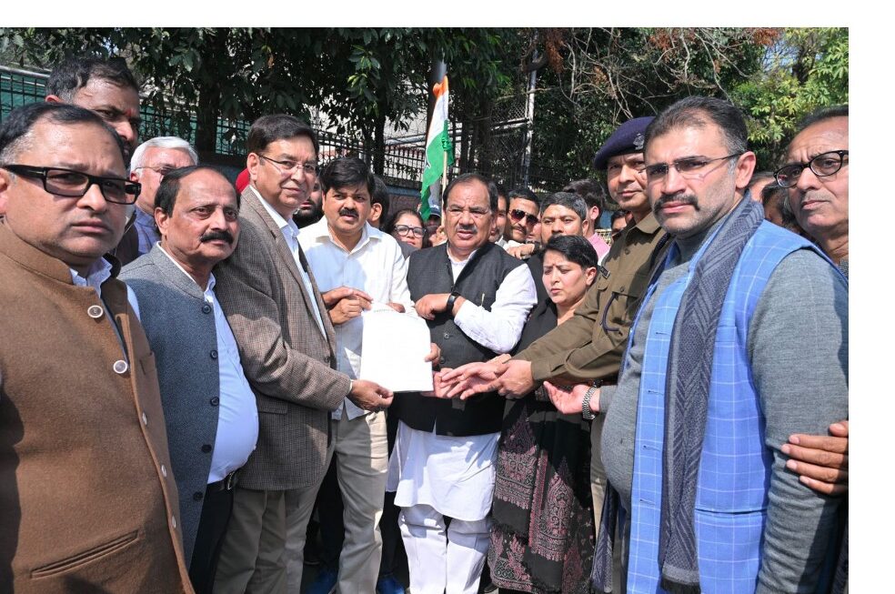 कांग्रेस ने किया पुलिस मुख्यालय का घेराव, बिगड़ती कानून-व्यवस्था पर सरकार को दी चेतावनी