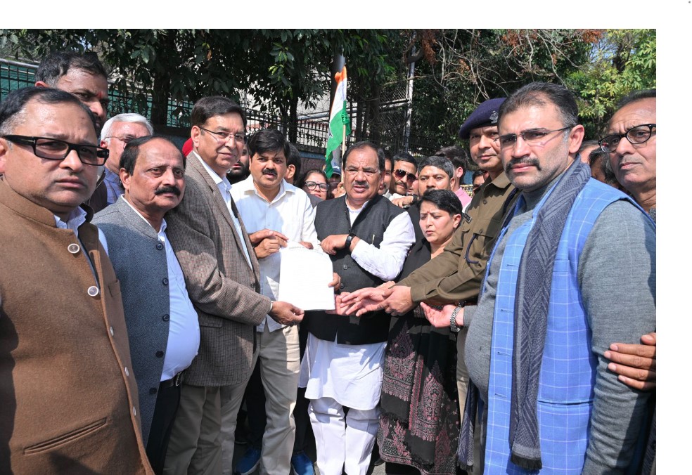 कांग्रेस ने किया पुलिस मुख्यालय का घेराव, बिगड़ती कानून-व्यवस्था पर सरकार को दी चेतावनी