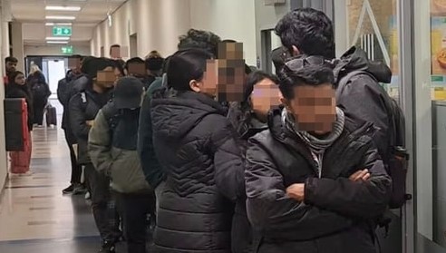 आयरलैंड में फूड बैंक की कतार बनी विवाद की वजह, भारतीय छात्रों पर नस्लीय टिप्पणियां तेज